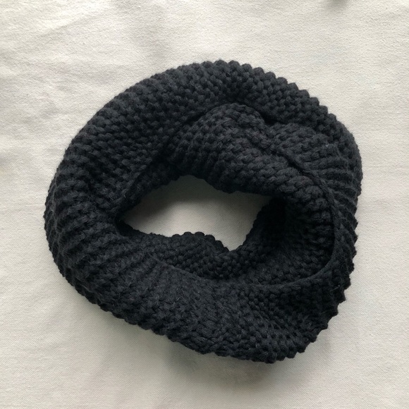 Knit circle scarf - Picture 1 of 2